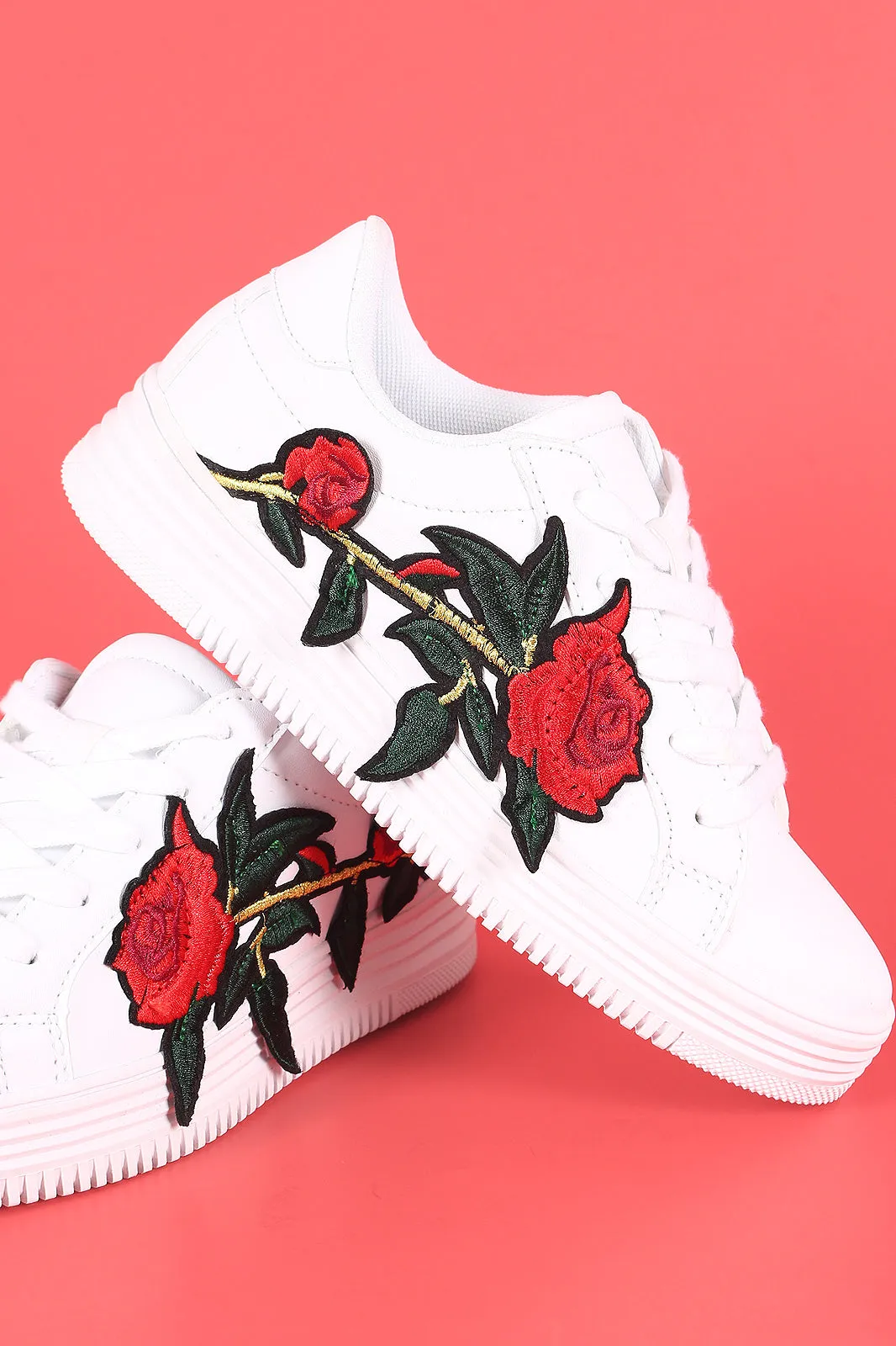 Embroidered Rosette Patch Round Toe Lace-Up Sneaker