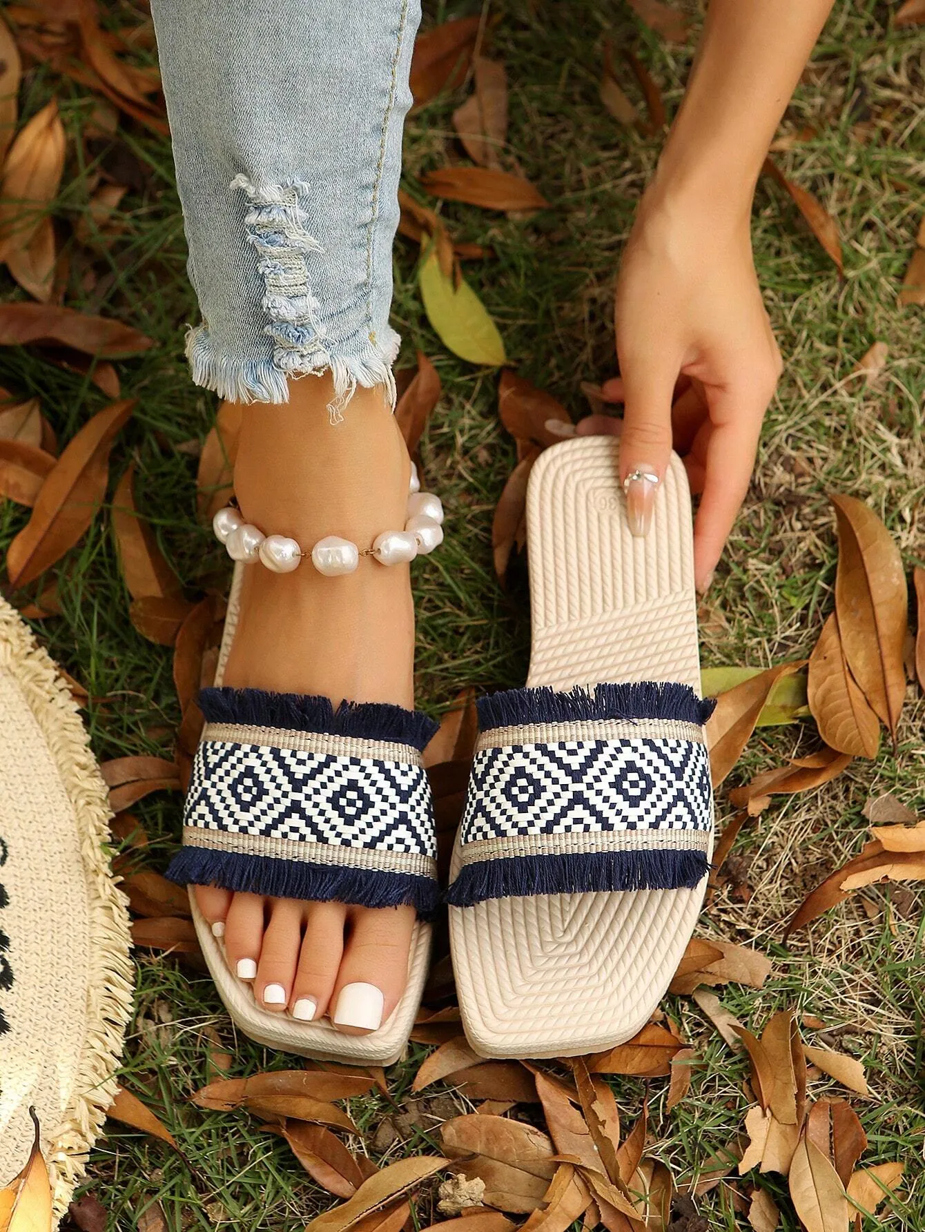 Fashionable & Versatile Women's Casual Summer Sandals, Comfortable Slip-On Flat Slippers For Beach & Vacation, Plus Size Available