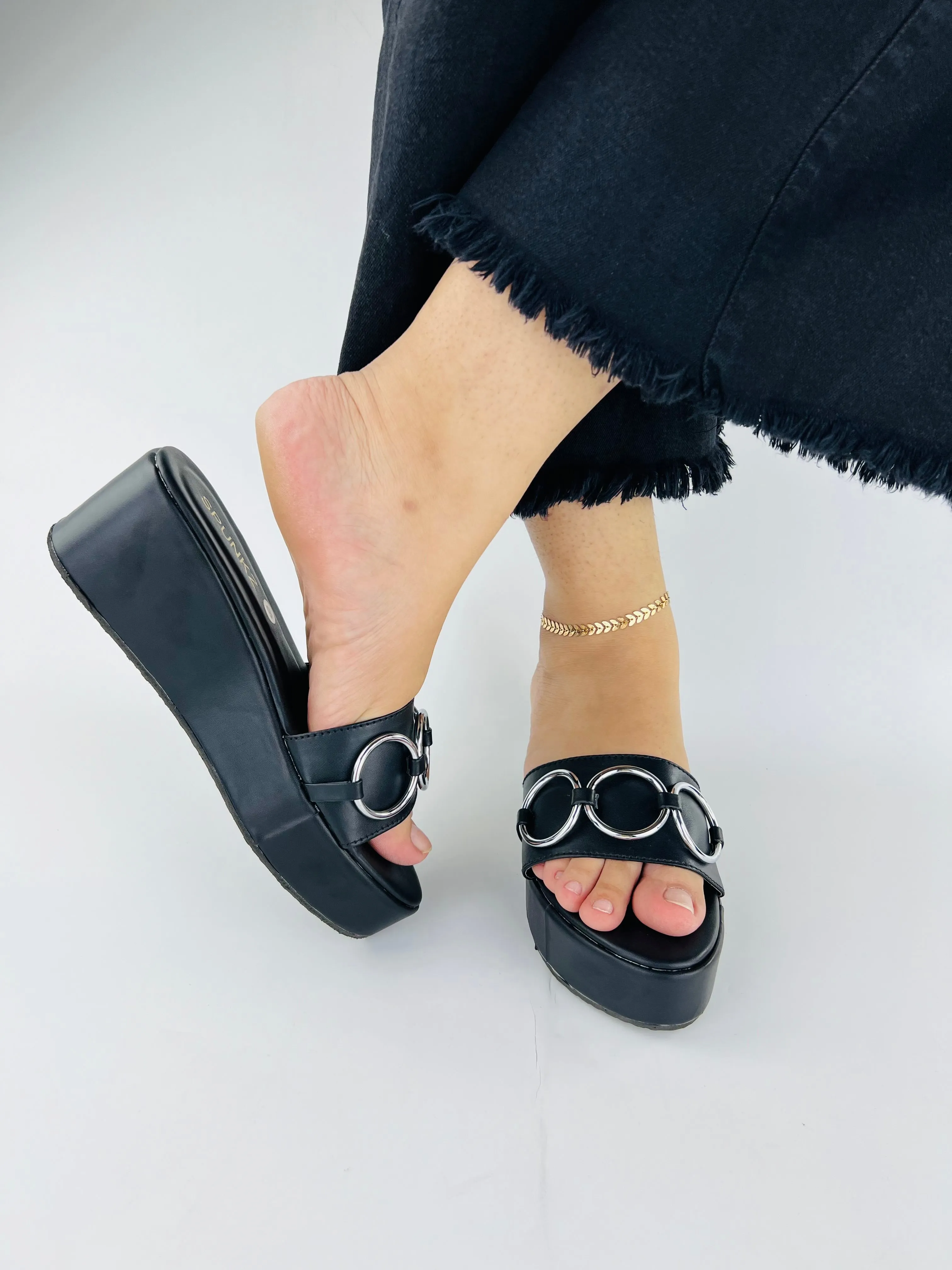 Spunkz Chain Link Wedge Slides in Black